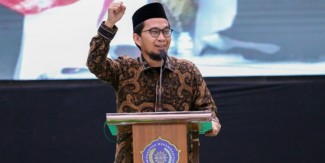 Ustadz Adi Hidayat: Indonesia Krisis Ber-Muhammadiyah