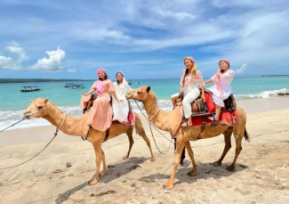 Menikmati Sunset Sambil Naik Unta di Pantai Kelan Bali