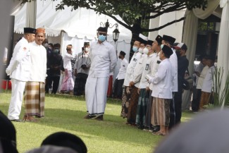 Upacara Hari Santri Nasional, Peserta Kenakan Sarung dan Peci