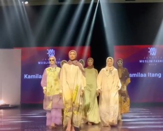 10 Desainer Busana Muslim Pamer Karya Lokal Menuju Global di JMFW 2023