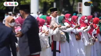 Peringati Hari Santri, Ridwan Kamil Bagi-bagi Skincare bagi Pengurus Ponpes