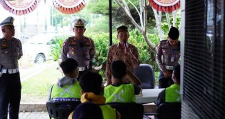 Satlantas Bogor Menindak Pelanggar Lalu Lintas dengan Membaca Al Quran
