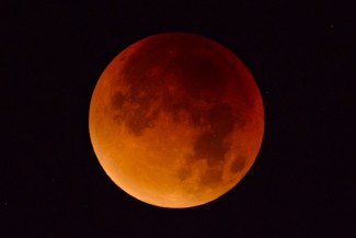 Gerhana Bulan Total Terjadi Hari Ini, Ini Fakta Menariknya