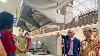 Mahfud MD Minta WNI di Malaysia Jaga Akhlak