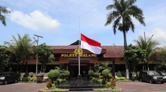 40 Hari Tragedi Kanjuruhan, Kepolisian Malang Kibarkan Bendera Setengah Tiang