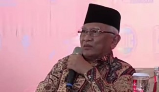 Cerita Gus Mus Ditegur dan Ditausiahi Orang Ketika Shalat di Terminal