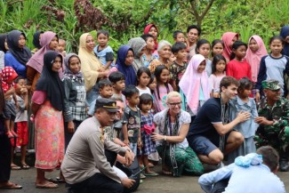 Kunjungi Desa Wisata Genggelang Bali, Delegasi KTT G20 Tebar Beasiswa