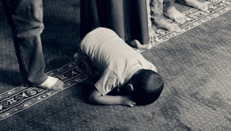 Pesan Ustadz Adi Hidayat untuk Orangtua: Tak Ada Anak yang Nakal