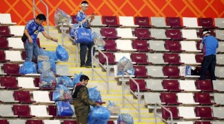 Suporter Jepang Pantang Tinggalkan Sampah di Stadion
