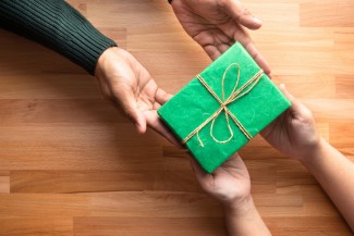 Menjaga Perasaan Si Pemberi, Dianjurkan Tidak Menolak Bantuan