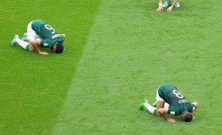 Sujud Syukur: Pengertian, Dalil, Bacaan, Tata Cara dan Hikmahnya