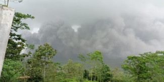 BNBP Catat 1.979 Orang Mengungsi akibat Erupsi Gunung Semeru
