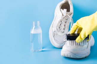 5 Tips Merawat Sneakers Branded agar Berumur Panjang