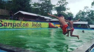 Pesona Sampalan Indah, Ada Kolam Renang dengan Air yang Sejuk