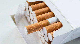 Jokowi Ungkap Alasan Larang Penjualan Rokok Ketengan