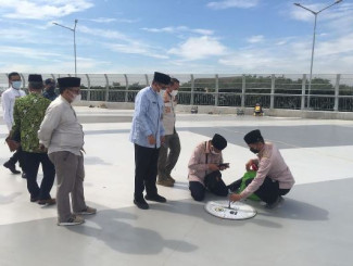 3 Cara Tentukan Kiblat saat Salat Tanpa Penunjuk Arah