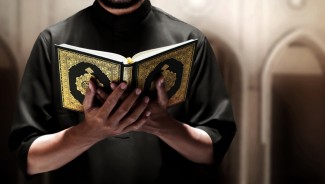 Dekat dengan Al Quran, Salah Satu Cara Menghapus Duka
