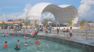 Menikmati Wahana Seru di Pantai Pasir Kencana, Pekalongan