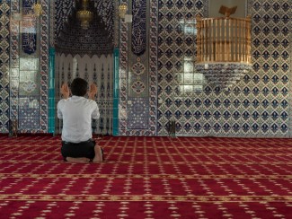 Ini Penyebab Orang Rajin Ibadah tapi Tetap Bermaksiat