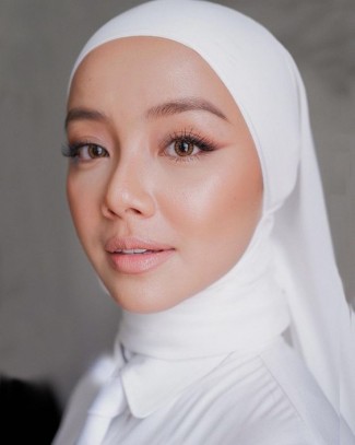 Dewy Look Makeup Bikin Wajah Fresh dan Glowing, Ini Tutorialnya