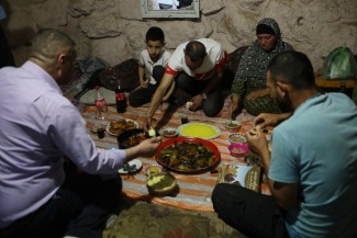 TikToker Palestina Berbagi Video Kehidupan Gua di Bawah Ancaman Israel