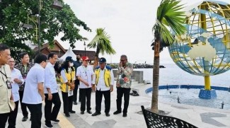 Jokowi Ajak Warga Sulawesi Tenggara Jaga Kebersihan Kawasan Pantai Malalayang