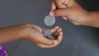 Makna Sedekah, Harta Cukup di Tangan Jangan Sampai Masuk ke Hati