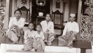 Belajar Ketahanan Psikologis Keluarga Sunda, Terikat Nilai Agama dan Budaya