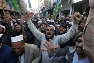 Umat Islam Dunia Berunjuk Rasa Kecam Aksi Penistaan Al Quran di Eropa