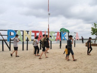 Pantai Sakura Jadi Destinasi Favorit di Pulau Untung Jawa