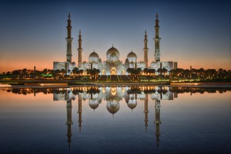 Masjid Agung Sheikh Zayed Abu Dhabi Simpan Sejuta Pesona