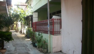 Tips Jaga Keindahan Rumah di Gang Sempit dan Padat Penduduk