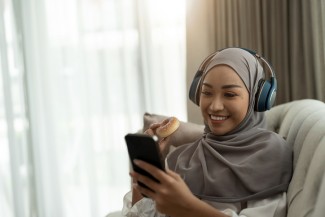 Bolehkah Chatingan dengan Lawan Jenis untuk Ta’aruf?