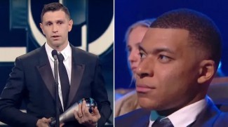 Emiliano Martinez Raih Penghargaan FIFA, Ekspresi Mbappe Jadi Sorotan