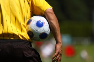 Wasit Liga Inggris Bakal Hentikan Pertandingan untuk Buka Puasa