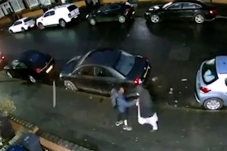 Muslim Lansia di Inggris Dibakar Sepulang Salat Jamaah, Pelaku Ditangkap
