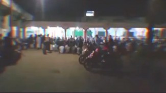 Warga Blitar Antusias Ikuti Tarawih Cepat di Ponpes Mambaul Hikam