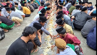 Tradisi Botram Kala Berbuka di Pesantren Sunanul Huda Sukabumi