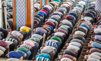 Aljazair Kirim 29 Imam ke Italia untuk Pimpin Salat Tarawih