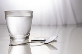 Klaim Salah Kaprah Minum Oralit Bisa Bikin Kuat Puasa