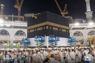 Jelang Musim Haji, Kiswah Kakbah Mulai Diangkat