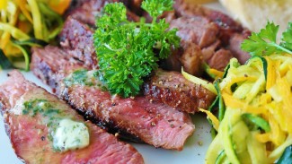 Tips Konsumsi Daging Kurban Biar Terhindar Darah Tinggi