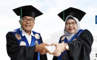 Kisah Bahagia Pasutri Dikukuhkan Bareng Menjadi Guru Besar di UM Purwokerto