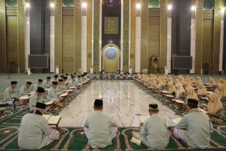 Mengintip Jamaah Tartil Pensiunan di Masjid Al Akbar Surabaya