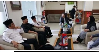 Gus Yahya Jenguk Cak Nun di Rumah Sakit: Alhamdulillah Kondisinya Terus Membaik