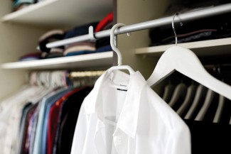4 Classic Fashion Items Wajib Ada di Lemari, Bikin Stylish Terus