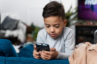 Tips Ubah Kecanduan Gadget pada Anak Jadi Positif