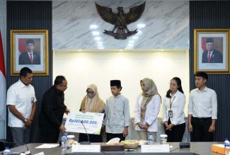 Keluarga Ahmad Ridlo Petugas Haji yang Wafat di Mekkah Terima Klaim Jaminan Kecelakaan Kerja