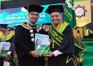 Branch Manager BSI Eric Kurniawan Jadi Wisudawan Terbaik S3 UINSA