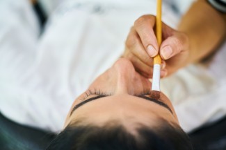 Boleh atau Tidak Sulam Alis dalam Islam? Ini Penjelasan MUI